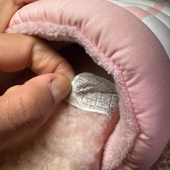 UGG Pink and White Women's Slippers - Picture 8 of 8